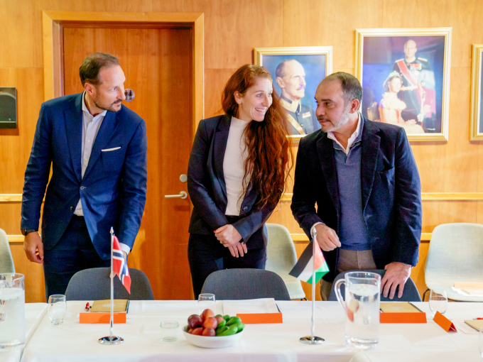 Crown Prince Haakon attends a meeting at Ullevaal Stadium with, among others, Football President Lise Klaveness and Prince Ali of Jordan, where girls' football in the Middle East is the topic. Photo: Stian Lysberg Solum / NTB Football